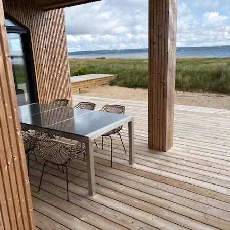 Strandly *